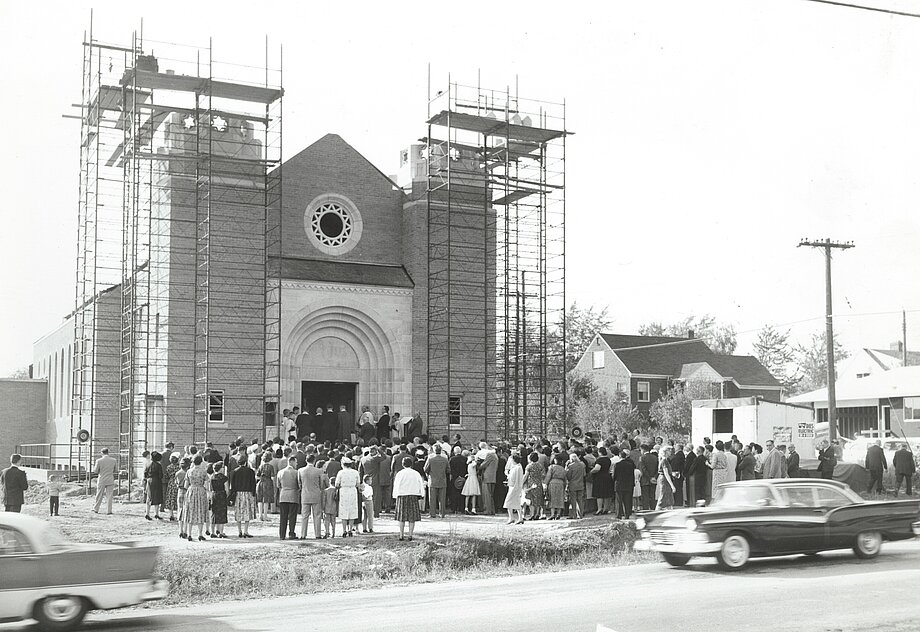 Благословення наріжного каменя новозбудованої церкви Святого Духа у Акроні, ОГ (8 жовтня 1961)