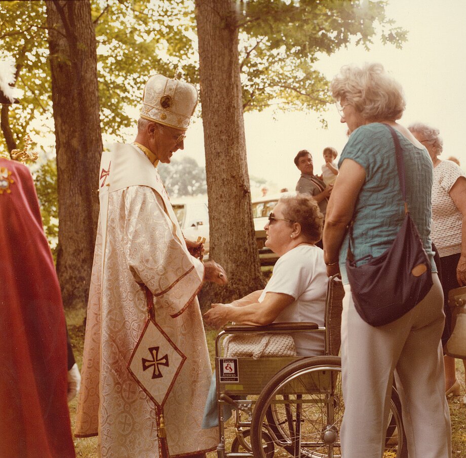 Митрополит Степан Сулик під час францисканської прощі за мир у світі у Сайбертсвілі, ПА (Серпень 1985)