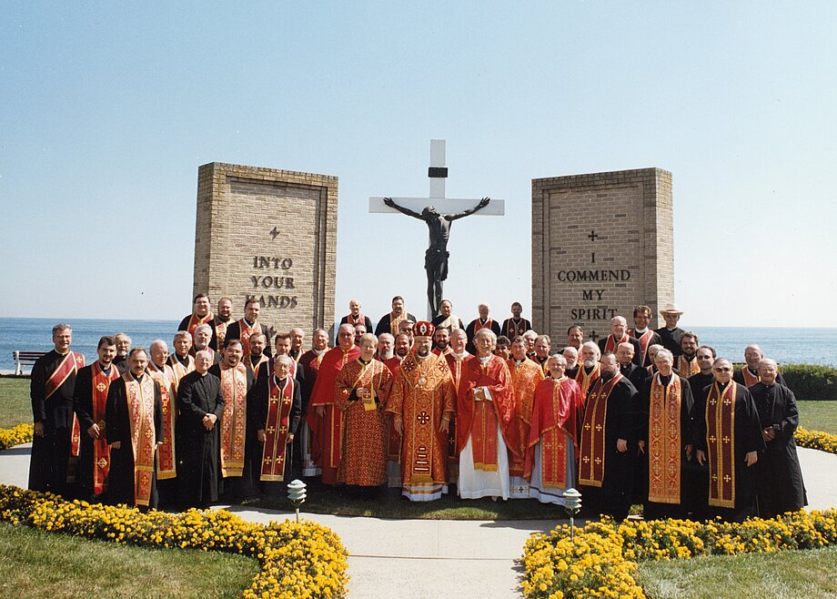 Митрополит Стефан Сорока зі священиками під час реколекцій у Лонг Бренч, НДж (Вересень 2001)