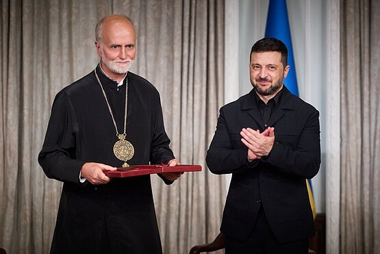 During his visit to the US President Zelenskyy awarded Metropolitan Borys Gudziak the Order of Merit, First Class