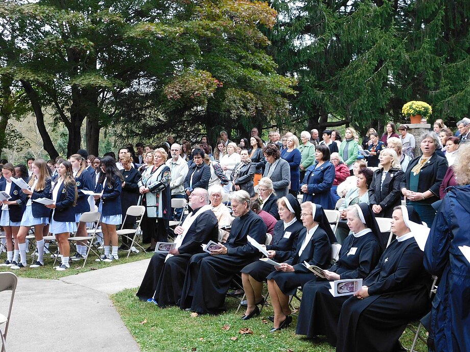 Сестри василиянки та студентки дівочої академії під час щорічної прощі у монастирі у Фокс Чейс (Осінь 2019)
