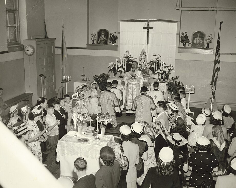Перше причастя на парафії Непорочного зачаття у Аллентауні, ПА. (1954)