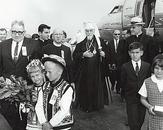 Візит патріарха Йосифа Сліпого до Сиракуз, НЙ. На передньому плані юний Борис Ґудзяк. (1968)