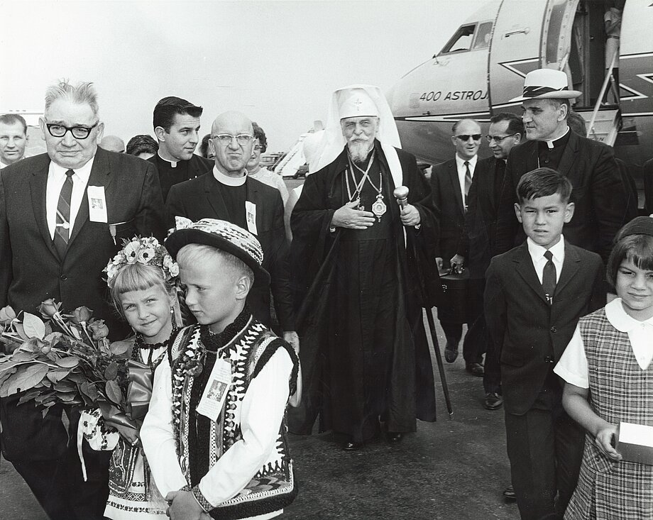 Візит патріарха Йосифа Сліпого до Сиракуз, НЙ. На передньому плані юний Борис Ґудзяк. (1968)