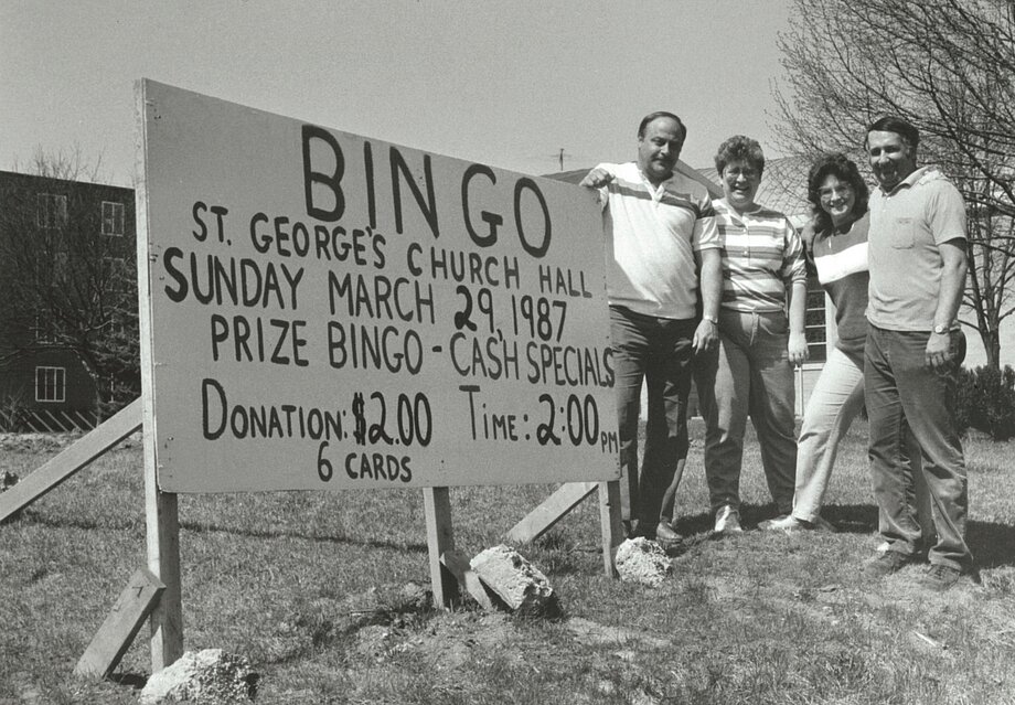 Група батьків з парафії св. Юрія у Пітсбургу, ПА починають збір коштів на катехитичне парафіяльне служіння (1987)