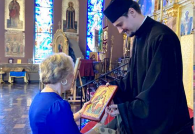 Ukrainian Catholics Greet the Neighbor Orthodox Parish’s Sisterhood