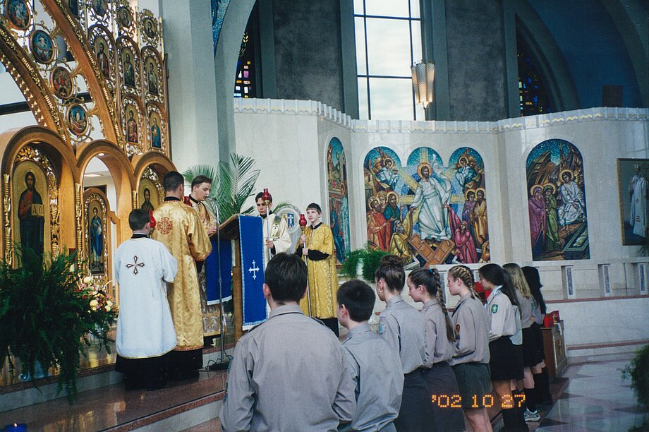 Архиєпархіальний День молоді в Катедрі Непорочного Зачаття. Диякон Іван Турик читає Євангеліє (Жовтень 2002)