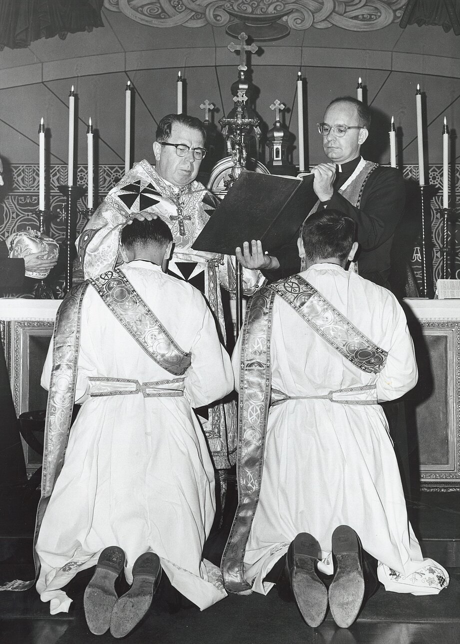 Священичі свячення отців Теодора Патриляка та Антонія Радчука з рук владики Амброзія Сенишина у Філадельфії (14 квітня 1962)