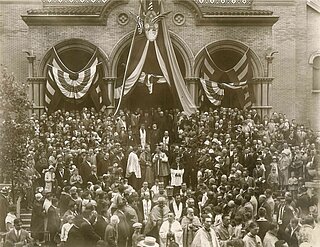 Єпископи Костянтин Богачевський і Василь Такач біля церкви св. Миколая у Чикаго. Міжнародний Євхаристійний конгрес (Червень 1926)