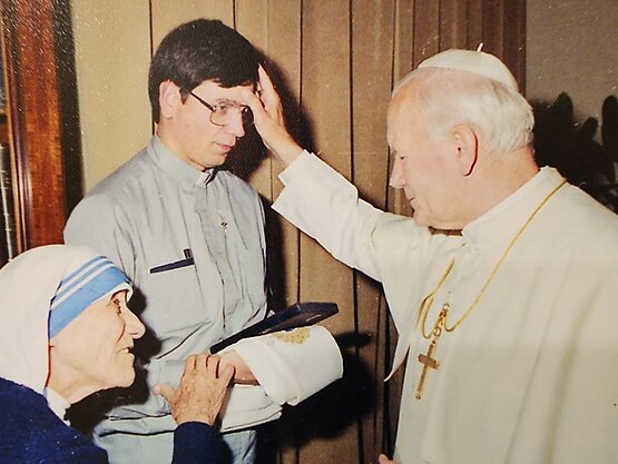 “Put Your Love Into Living Action”: Fr. Brian Kolodiejchuk, MC, on Mother Teresa, Charity, and Hope