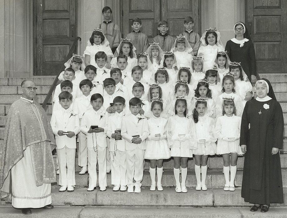 Перше святе Причастя на парафії Христа Царя . (Травень 1973)
