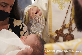 Таїнство хрещення під час візитації митрополита Бориса Ґудзяка до парафії св. Петра і Павла у Бриджпорті, ПА (2022)